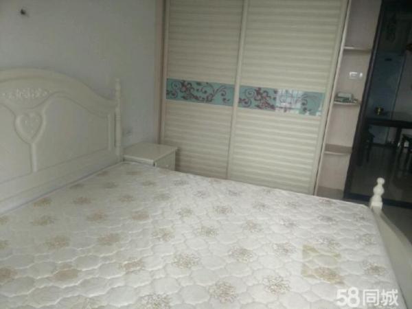 湖畔居二期1800元_5
