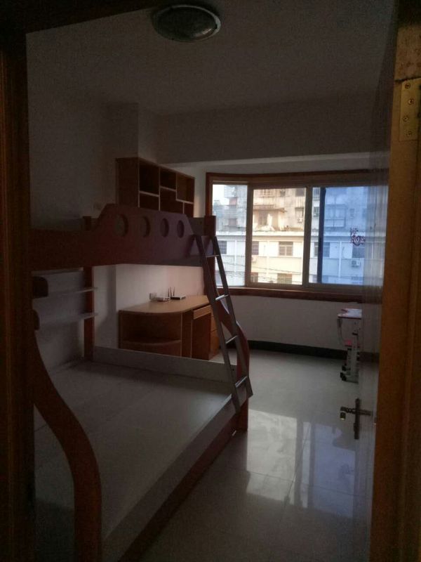好利來超市旁1400元_3